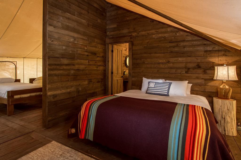 Conestoga Ranch Glamping Resort Гардън Сити Стая снимка