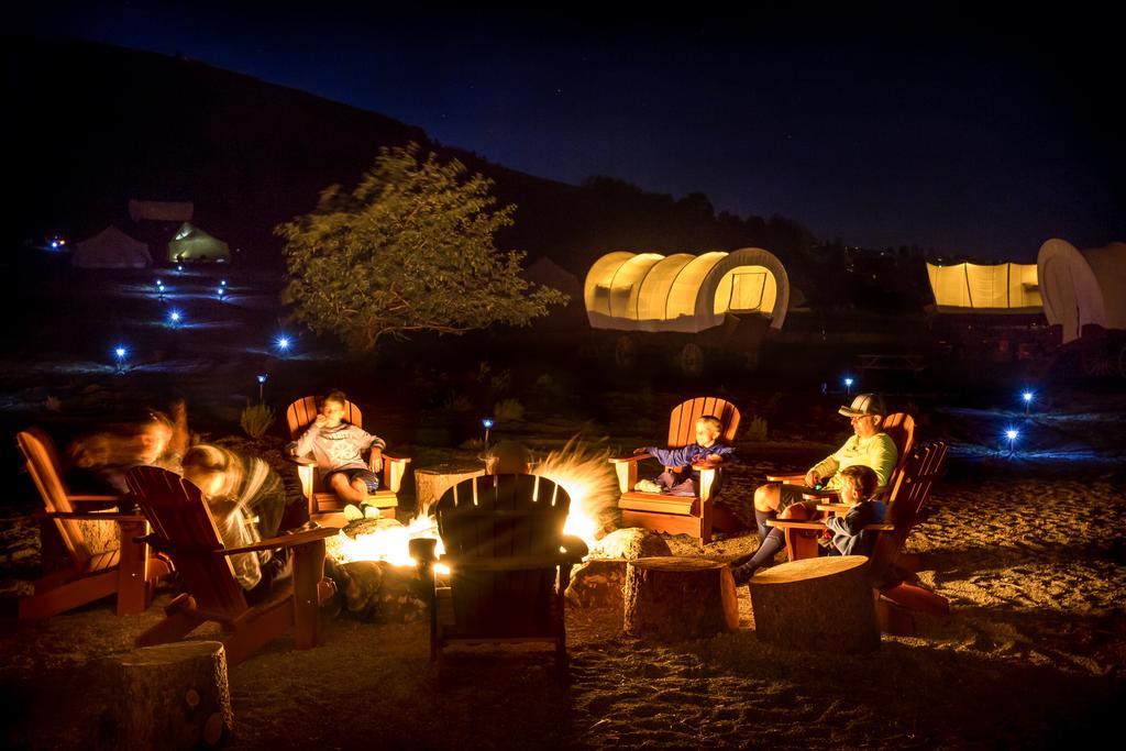 Conestoga Ranch Glamping Resort Гардън Сити Стая снимка