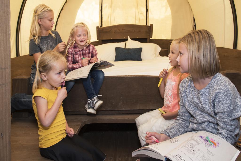 Conestoga Ranch Glamping Resort Гардън Сити Екстериор снимка