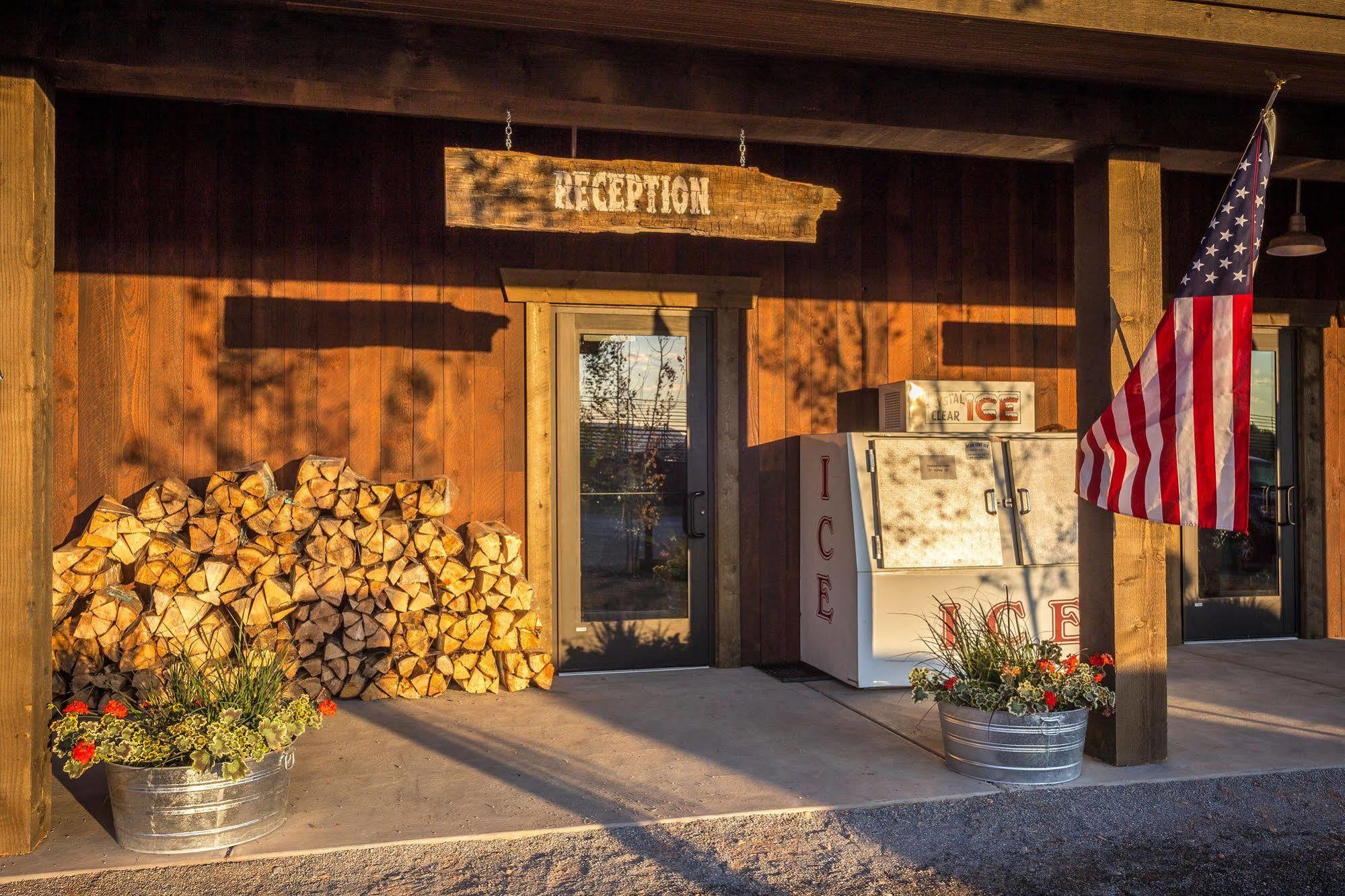 Conestoga Ranch Glamping Resort Гардън Сити Екстериор снимка