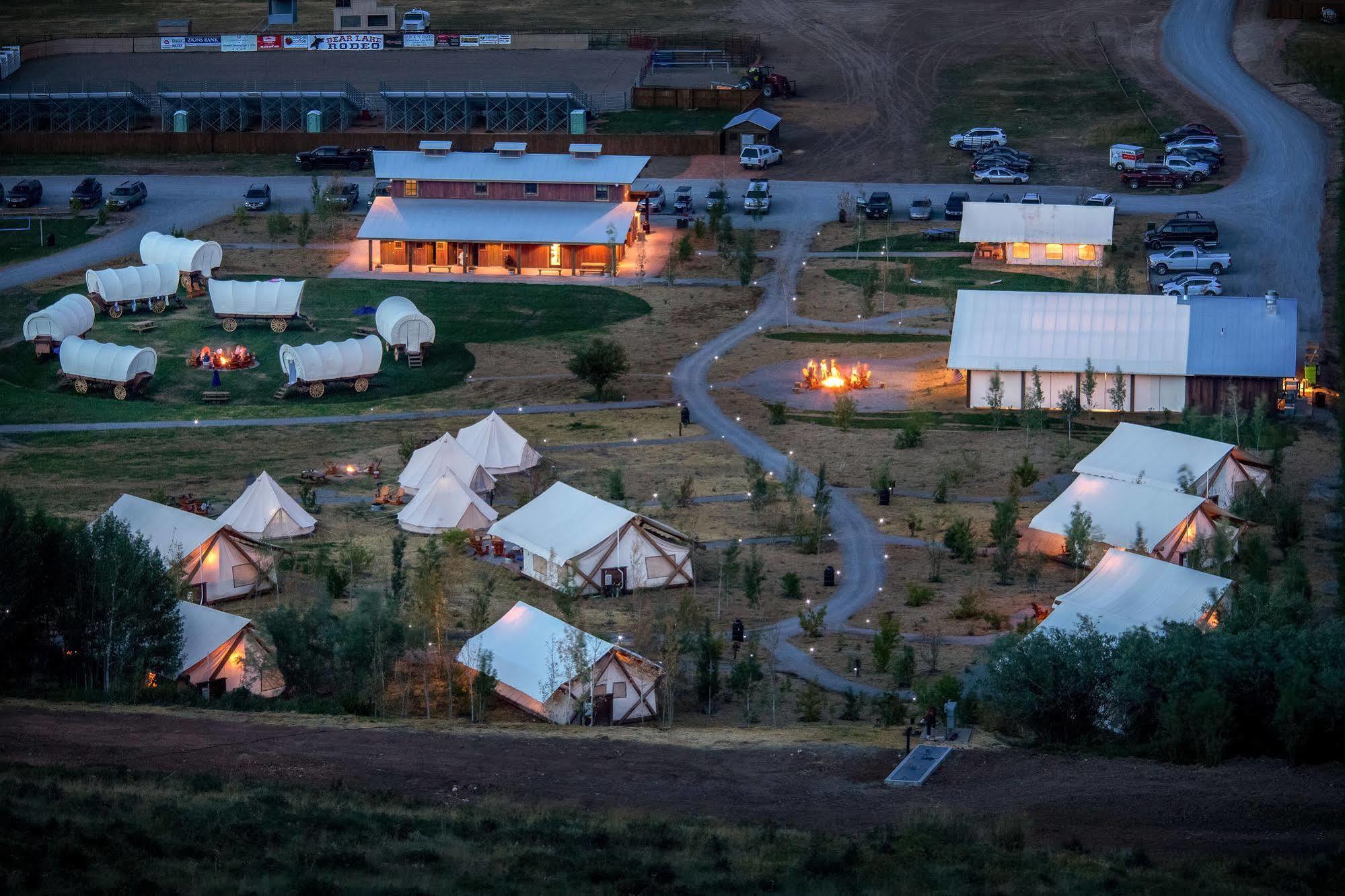 Conestoga Ranch Glamping Resort Гардън Сити Екстериор снимка